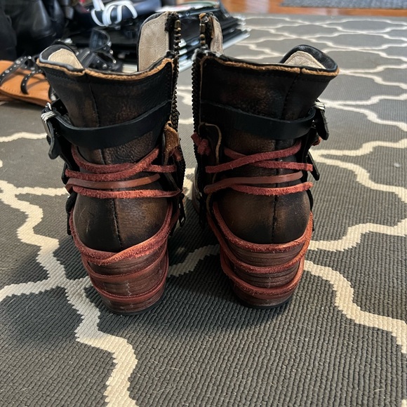 Freebird Black and Brown Ankle Boots with Red Straps - Picture 3 of 5